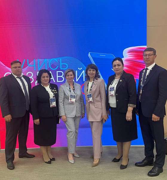 Директор школы им. К.Д. Ушинского приняла участие во Всероссийском педагогическом съезде